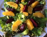 Foto del paso 5 de la receta: Ensalada de remolacha y naranja sobre verdes