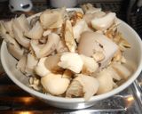 Foto del paso 3 de la receta Salmón con salsa cremosa de setas
