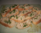 Foto del paso 1 de la receta: Cómo hacer tostas de pan con ajo y perejil
