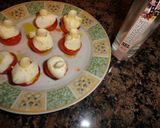 Foto del paso 3 de la receta: Montaditos de tomatitos y mozzarella fresca