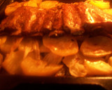 Foto del paso 2 de la receta: Costilla adobada al horno sobre cama de patatas a lo pobre