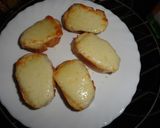 Foto del paso 2 de la receta: Tostas de queso gratinado, con canela y miel