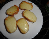 Foto del paso 2 de la receta: Tostas de queso gratinado, con canela y miel