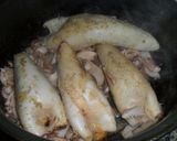 Foto del paso 5 de la receta: Calamares rellenos de carne en salsa de tomate