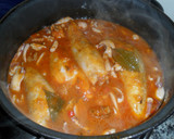 Foto del paso 7 de la receta: Calamares rellenos de carne en salsa de tomate