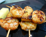 Foto del paso 3 de la receta: Brocheta de langostino y piña