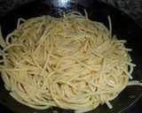 Foto del paso 2 de la receta: Espaguetis al limón con tomates peritas