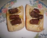 Foto del paso 3 de la receta: Tostas con queso de cabra y salchichas