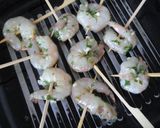 Foto del paso 5 de la receta: Piruletas de langostinos