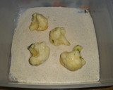 Foto del paso 2 de la receta: Coliflor rebozada al ajo y perejil