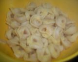 Foto del paso 1 de la receta: Tortellini al cava con caviar rojo