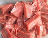 Foto del paso 2 de la receta: Carne guisada con alcachofas al estilo griego