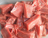 Foto del paso 2 de la receta: Carne guisada con alcachofas al estilo griego