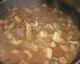 Foto del paso 3 de la receta: Carne guisada con alcachofas al estilo griego