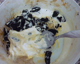 Foto del paso 1 de la receta: Postre helado con Oreos, dulce de leche y merengues