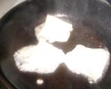 Foto del paso 1 de la receta: Tostas crujientes de queso fresco y caviar al eneldo