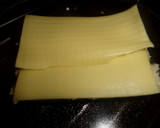 Foto del paso 1 de la receta: Tostas gratinadas de queso y chorizo