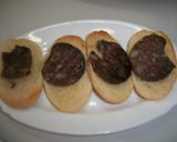 Foto del paso 2 de la receta: Tostas cartageneras de butifarra