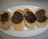 Foto del paso 2 de la receta: Tostas cartageneras de butifarra