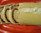 Foto del paso 3 de la receta Arrollado de crema de queso y mermelada de frutillas

