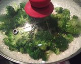 Foto del paso 3 de la receta: Brócoli a la plancha con ajos tiernos
