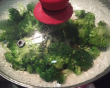 Foto del paso 3 de la receta: Brócoli a la plancha con ajos tiernos