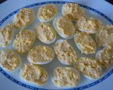 Foto del paso 7 de la receta: Huevos rellenos de gambas y surimi