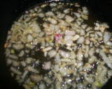 Foto del paso 1 de la receta: Tortilla marinera de sardinillas en aceite de oliva