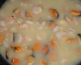 Foto del paso 4 de la receta: Conchas de mejillones y gambas gratinadas