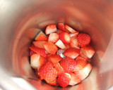 Foto del paso 1 de la receta: Sopita de fresas con vino dulce