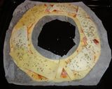 Foto del paso 3 de la receta: Rosca pizza de jamón y quesos