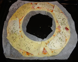 Foto del paso 3 de la receta: Rosca pizza de jamón y quesos