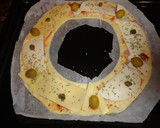 Foto del paso 4 de la receta: Rosca pizza de jamón y quesos