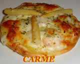 Foto del paso 5 de la receta: Mini pizza blanca tropical con langostinos