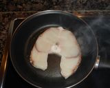 Foto del paso 1 de la receta: Tintorera a la plancha con salsa de pimiento