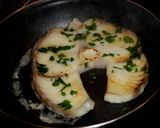 Foto del paso 2 de la receta: Tintorera a la plancha con salsa de pimiento