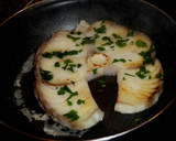 Foto del paso 2 de la receta: Tintorera a la plancha con salsa de pimiento
