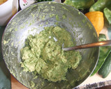 Foto del paso 1 de la receta: Aguacates con relleno de gambas, nueces y manzana