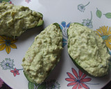 Foto del paso 3 de la receta: Aguacates con relleno de gambas, nueces y manzana