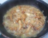 Foto del paso 2 de la receta Arroz caldoso con conejo y setas Nameko
