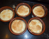 Foto del paso 3 de la receta: Albóndigas con napolitana gratinada en cazuelitas con brisa