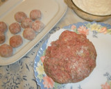 Foto del paso 4 de la receta: Albóndigas con napolitana gratinada en cazuelitas con brisa