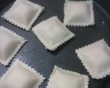 Foto del paso 2 de la receta: Raviolones de hojaldre y quesos