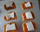 Foto del paso 1 de la receta: Tosta de tomate, queso fresco y anchoas