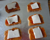 Foto del paso 1 de la receta: Tosta de tomate, queso fresco y anchoas