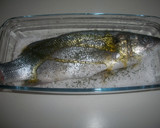 Foto del paso 1 de la receta: Lubina con eneldo a la sal