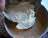 Foto del paso 5 de la receta: Cheesecake con mermelada de ciruelas