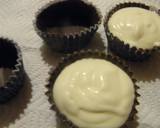 Foto del paso 2 de la receta Muffins de chocolate y crema sin horno
