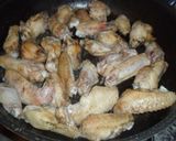 Foto del paso 1 de la receta: Alitas de pollo a la cola con patatas caramelizadas