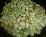Foto del paso 1 de la receta: Revuelto de habitas frescas con bacalao